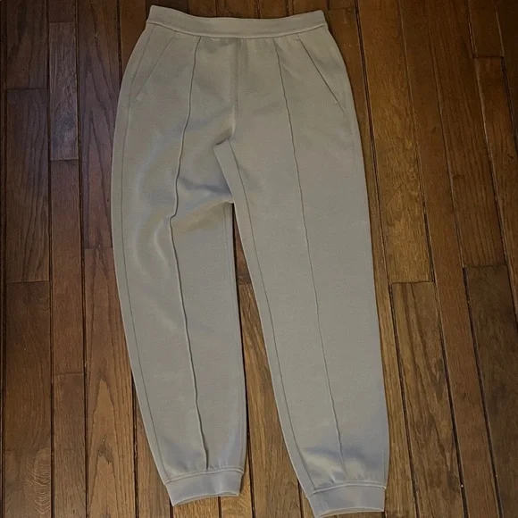 Lululemon NWT Softstreme Classic Fit High-Rise Joggers Warm Ash Grey Size Small - Picture 7 of 7